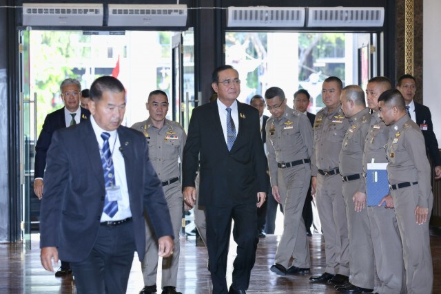 นายก นั่งหัวโต๊ะ ประชุม ก.ตร. วิระชัย ไม่เข้าประชุม