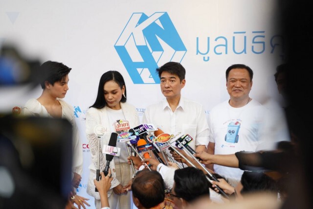 "ป๋อ ณัฐวุฒิ-ก้อง สหรัถ" ลุยเซฟโลกร่วมเสวนากับมูลนิธิคุณ