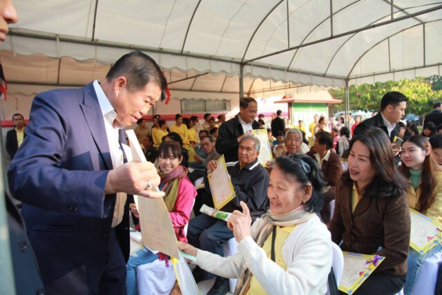 "นิพนธ์" ขึ้นเชียงใหม่ มอบโฉนดที่ดินชาวเหนือ