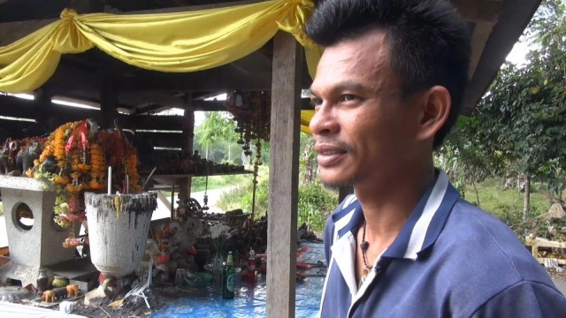 ศาลทวดขุนช้างตั้งอยู่บนถนนกลางสามแยกไม่เคยเกิดอุบัติเหตุ-ขออะไรได้ดังหวัง