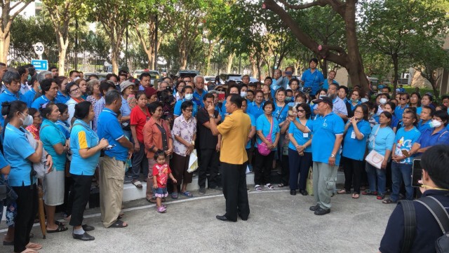 ศรีสุวรรณ นำชาวบ้าน ร้อง ป.ป.ช.เอาผิดอธิบดีกรมธนารักษ์-บิ๊กตู่