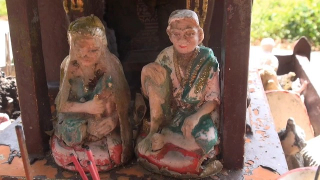 ศาลทวดขุนช้างตั้งอยู่บนถนนกลางสามแยกไม่เคยเกิดอุบัติเหตุ-ขออะไรได้ดังหวัง