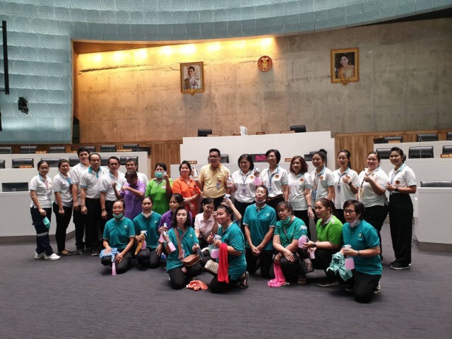 รัฐสภาจัดเจ้าหน้าที่ทำความสะอาดห้องประชุม ป้องกันเชื้อโคโรน่า
