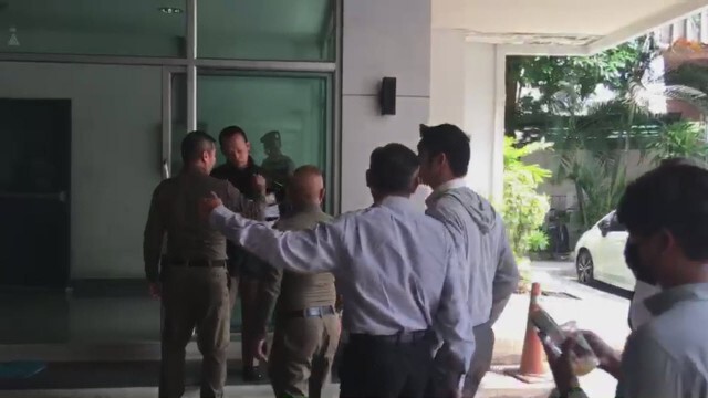 ตำรวจปทุมวัน สั่งฟ้อง"ธนาธร"และพวก คดีเเฟลชม๊อบ