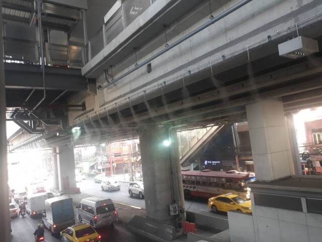 รฟม. เพิ่มการติดตั้งเครื่องฉีดพ่นละอองน้ำช่วยลด PM 2.5