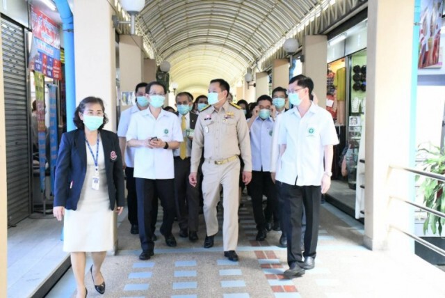 "ในหลวง-พระราชินี" พระราชทานเวชภัณฑ์-ของใช้จำเป็นช่วยคนจีน