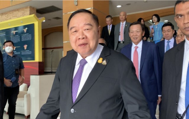 นายกฯ ให้ตั้งวอร์รูม รวมข้อมูลซักฟอกแจงสื่อ