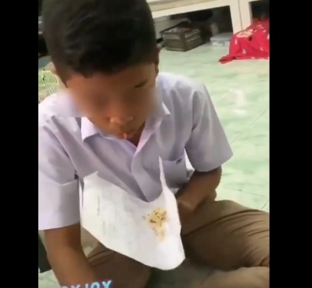 โรงเรียน ออกเเจงเเล้ว! ปมรุ่นพี่ให้น้องกินขี้เลื่อย