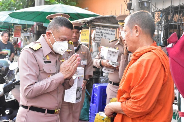 3 เหล่าทัพ เร่งแจกหน้ากากอนามัย ใน กทม.