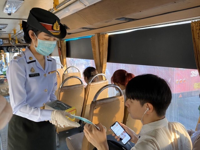 3 เหล่าทัพ เร่งแจกหน้ากากอนามัย ใน กทม.
