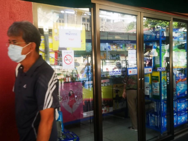 ข้างรพ.ศิริราช ขึ้นป้ายหน้ากากอนามัยหมดเกลี้ยง