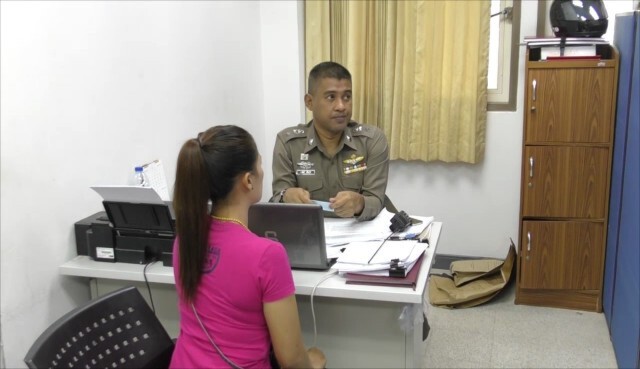 ผู้ช่วยผู้ใหญ่บ้านโชว์หวิวเดินทางแจ้งความเอาผิดสื่อและเพจดัง
