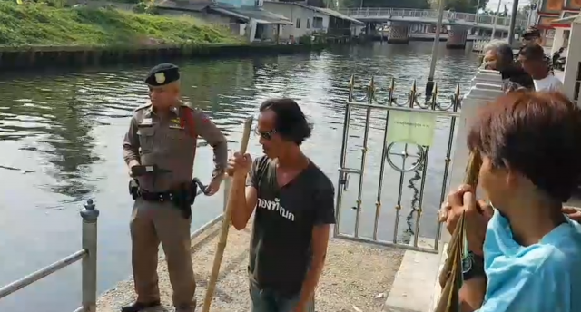 พบศพชายนิรนาม ลอยอืดติดท่าน้ำวัดหนังฝั่งธนบุรี คาดเป็นสมาชิกแก๊งโอรส