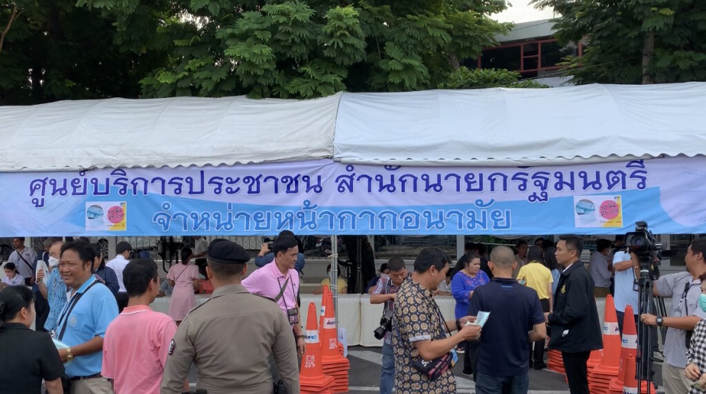ทำเนียบฯ ขายหน้ากากอนามัย ครึ่ง ชม. หมด