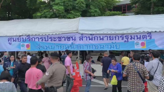 ทำเนียบฯ ขายหน้ากากอนามัย ครึ่ง ชม. หมด