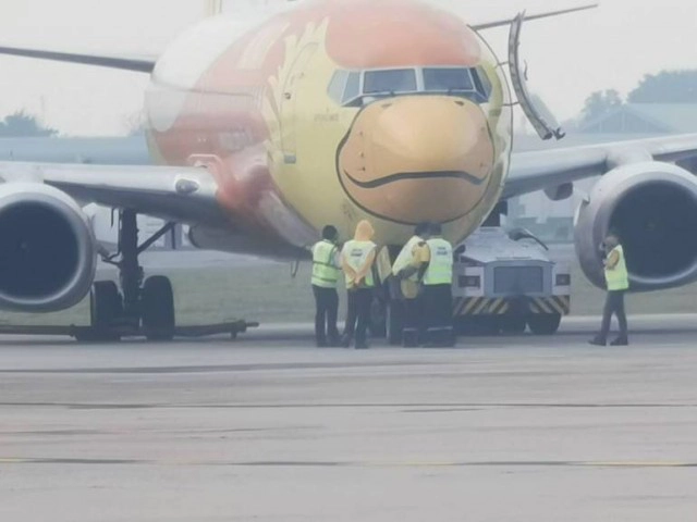 เปิดวินาที เครื่องบิน "นกแอร์" ชนรถลากกลางรันเวย์