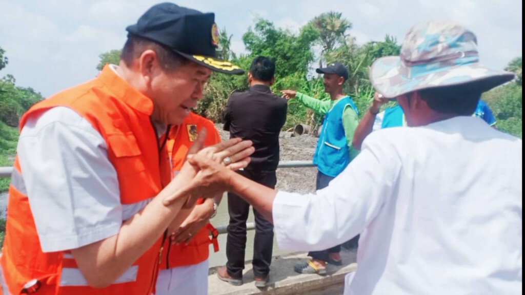 "นิพนธ์" ลุยลงพื้นที่ติดตาม สถานการณ์ภัยแล้ง พื้นที่ สงขลา-นครศรีฯ "นิพนธ์" ลุยลงพื้นที่ติดตาม สถานการณ์ภัยแล้ง พื้นที่ สงขลา-นครศรีฯ