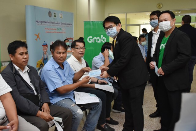 ตรวจสุขภาพ​ และฉีดวัคซีนป้องกันโรคไข้หวัดใหญ่​ แก่ผู้ขับขี่รถแท็กซี่