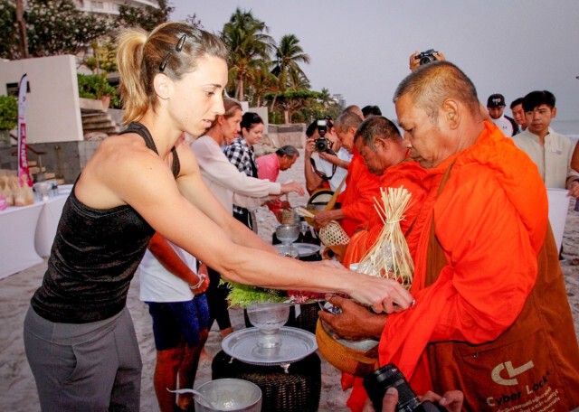 มือหวดโครเอเชีย ร่วมตักบาตรริมหาดหัวหิน-รอดวลเทนนิสหญิง