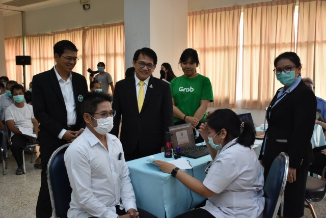 ตรวจสุขภาพ​ และฉีดวัคซีนป้องกันโรคไข้หวัดใหญ่​ แก่ผู้ขับขี่รถแท็กซี่