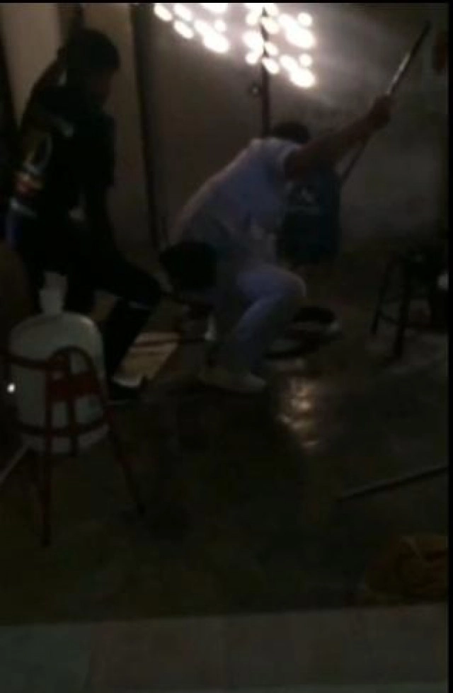 ยาวกว่า 4 เมตร ! งูจงอางตัวใหญ่ โผล่อ่างล้างจาน เชื่องูเจ้าที่