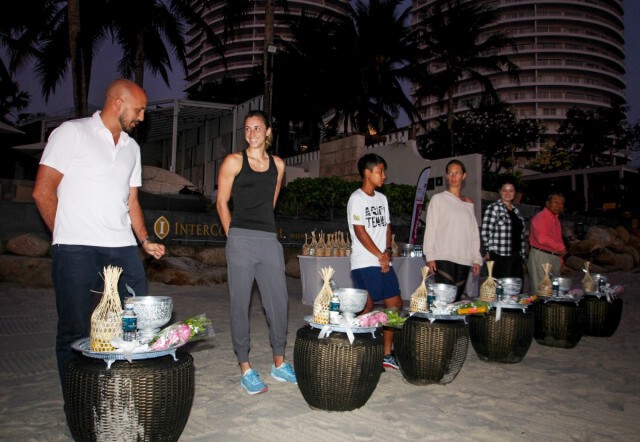 มือหวดโครเอเชีย ร่วมตักบาตรริมหาดหัวหิน-รอดวลเทนนิสหญิง