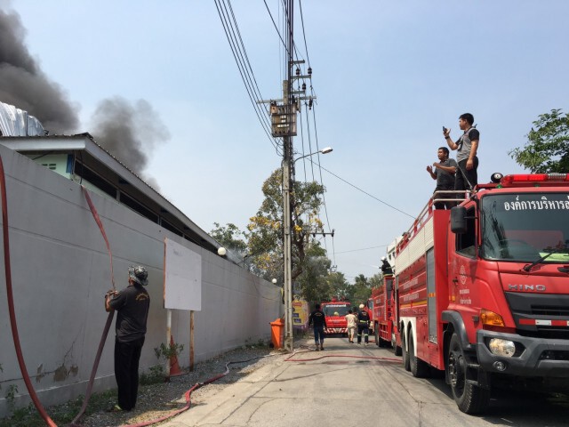 ไฟไหม้โกดังเก็บสินค้าเครื่องใช้ไฟฟ้า ย่านบางใหญ่