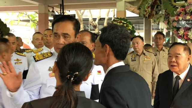 นายกฯกำชับ ผบ.ตร.ให้รับน้องชายตำรวจถูกยิงเป็นข้าราชการตำรวจ