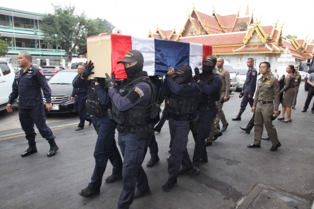 เจ้าหน้าที่นำร่าง "ร.ต.อ.ตระกูล" ไปบำเพ็ญกุศลที่เชียงราย