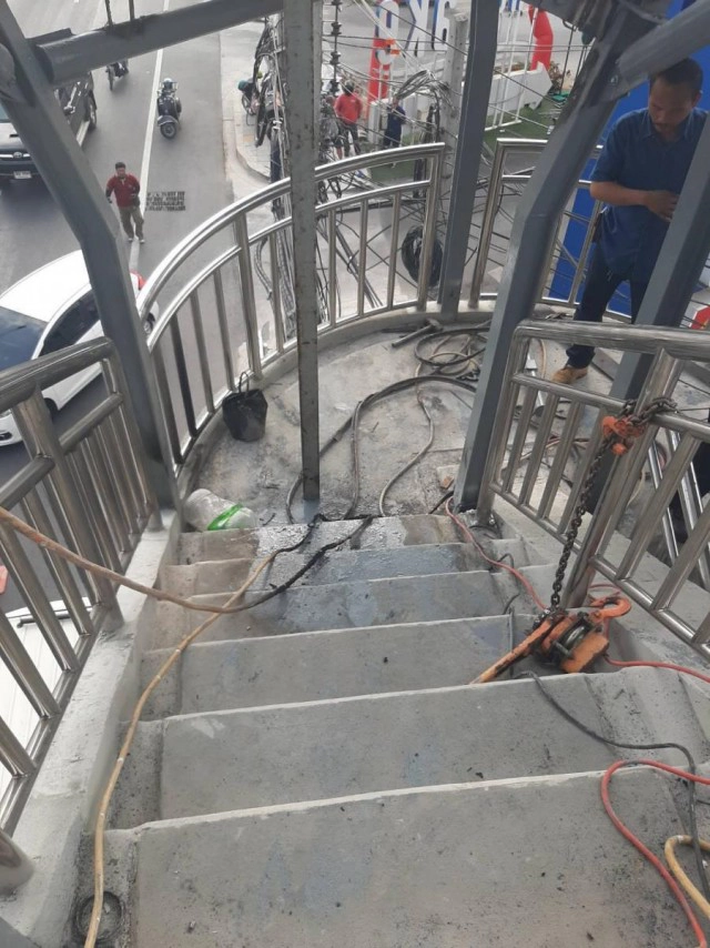 คนงานเชื่อมเหล็กสะเก็ดไฟลงถังทินเนอร์ระเบิดไฟลุกท่วมร่าง