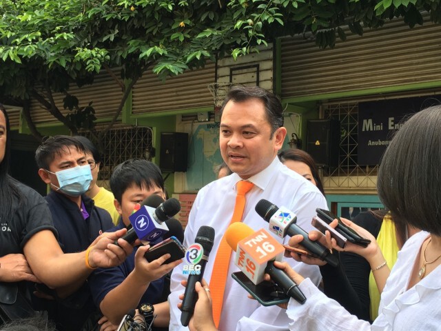 รัฐมนตรีศึกษาฯ บุกโรงเรียนประถม เช็คระบบสกัดไวรัสโคโรน่า และ PM 2.5
