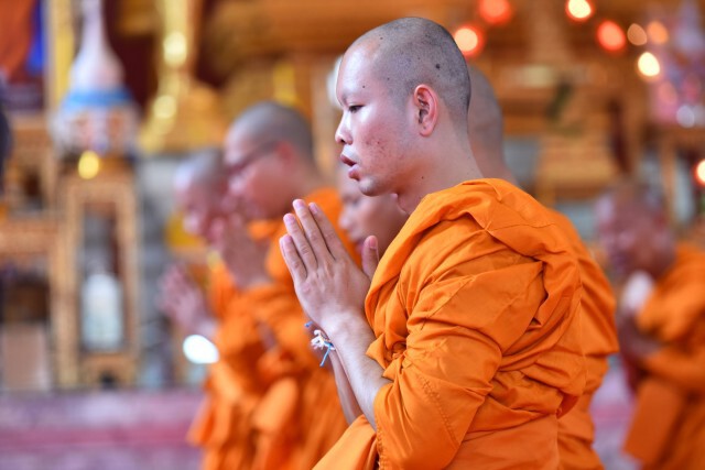 ทหารทัพ 2 บวชหน้าไฟ อุทิศส่วนกุศลให้ผู้วายชนม์