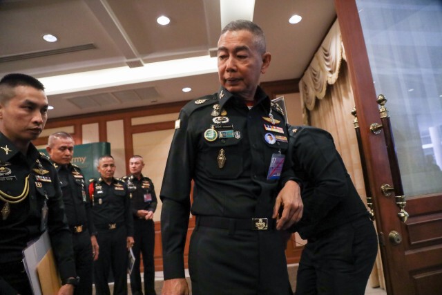 ศรีสุวรรณจ่อร้องผู้ตรวจการฯสอบ ผบ.ทบ. ย่อหย่อนระเบียบทหารกรณีจ่าคลั่งโคราช