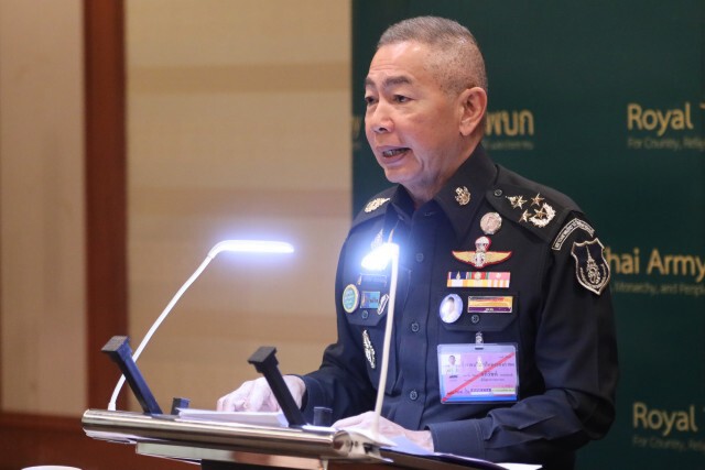 "บิ๊กแดง" สั่ง กรมสวัสดิการ ทบ.ตรวจสอบบ้านพักหลวง ให้ทหารยังไม่เกษียณเข้าพัก