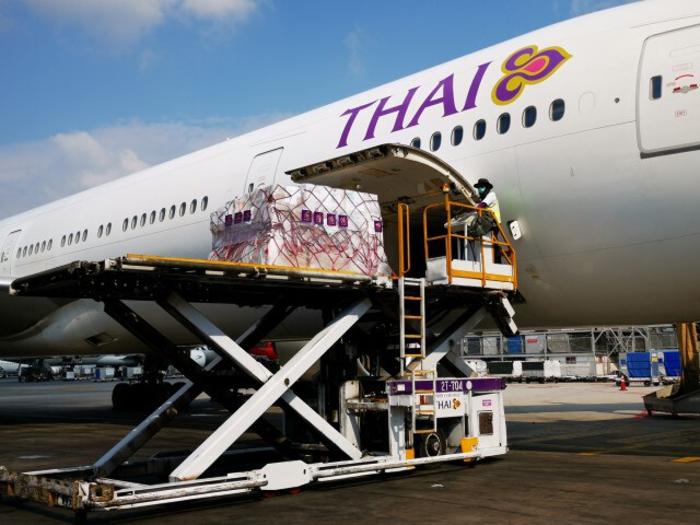 การบินไทยขนอุปกรณ์การแพทย์ช่วยเหลือประเทศจีน