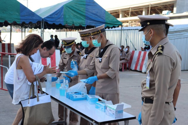 ทัพเรือภาค3 ร่วมตรวจคัดกรอง นทท. ที่มากับเรือ จอดเทียบท่าภูเก็ต