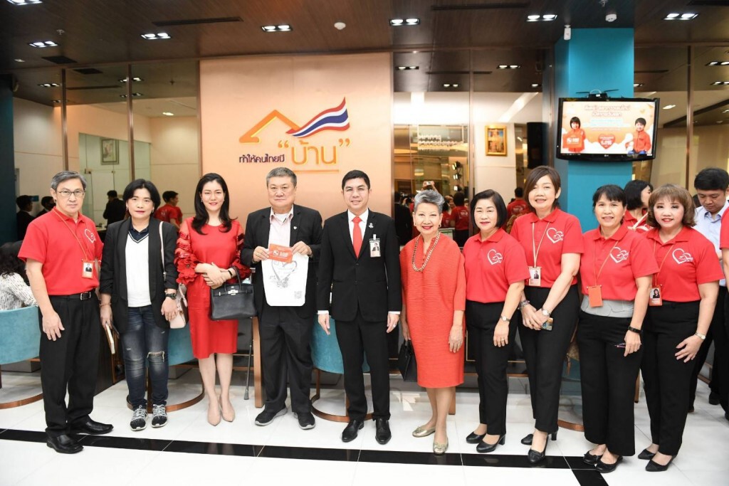ปชช.แห่ซื้อสลากวาเลนไทน์ ธอส.ชุดพิมานมาศ 155,712 หน่วย