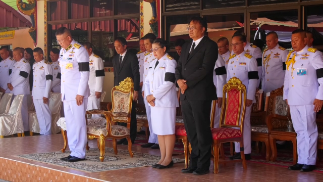 องคมนตรีเป็นประธานในพิธีพระราชทานเพลิงศพเภสัชกรนริศราและนางชญาภา ญาติสุดอาลัยวินาทีสุดท้าย