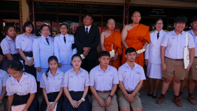 องคมนตรีเป็นประธานในพิธีพระราชทานเพลิงศพเภสัชกรนริศราและนางชญาภา ญาติสุดอาลัยวินาทีสุดท้าย