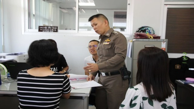 สาวสุดทนเข้าแจ้งความตำรวจ ถูกเพื่อนร่วมงานใช้มือถือแอบถ่ายใต้กระโปรง