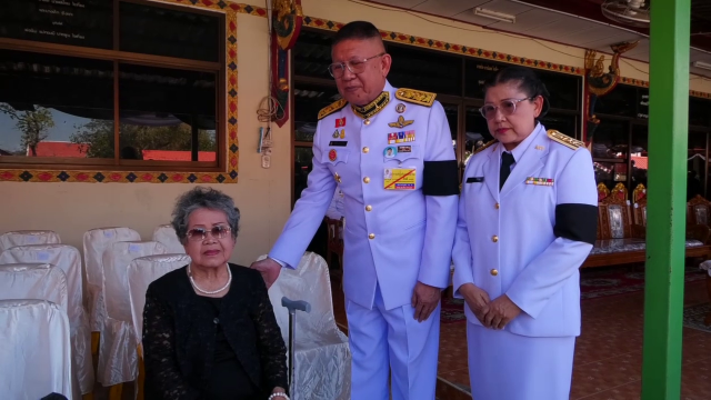 องคมนตรีเป็นประธานในพิธีพระราชทานเพลิงศพเภสัชกรนริศราและนางชญาภา ญาติสุดอาลัยวินาทีสุดท้าย