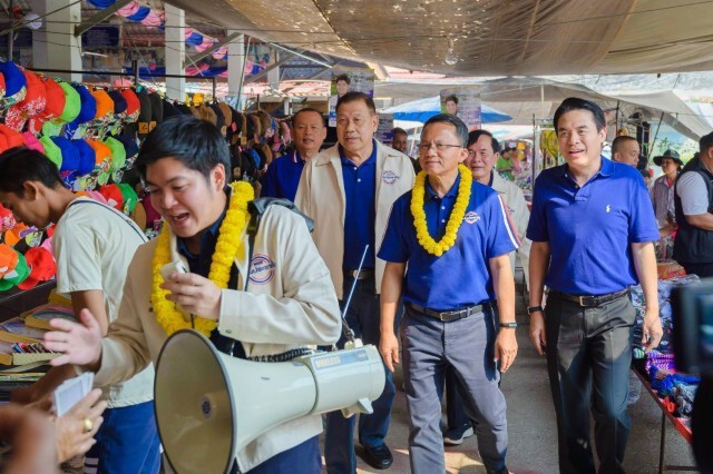 "สมศักดิ์" แนะคู่แข่งหยุดดิสเครดิต