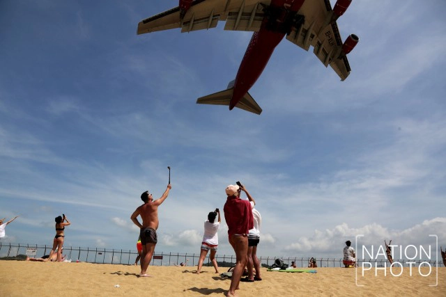 บินจากสุดขอบฟ้า มาใกล้ตาที่หาดไม้ขาว ภูเก็ต