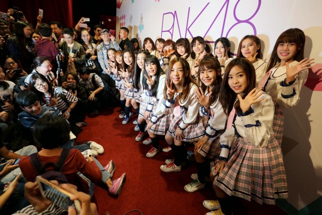 แฟนคลับเดือด!! ทวงคืนเธียเตอร์ ให้สาวBNK48 หลัง Iam ให้ The Brothers School of Gentlemen ใช้สถานที่