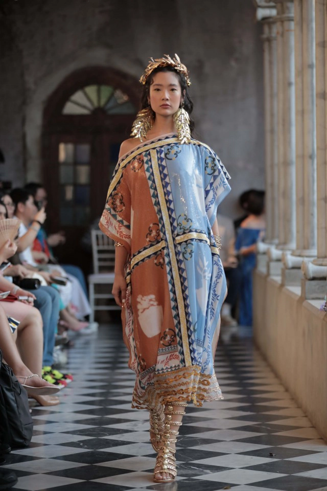 ต้าเหนิง-ออกแบบ โชว์สเต็ปเดินแบบในแฟชั่นโชว์ "KLOSET"