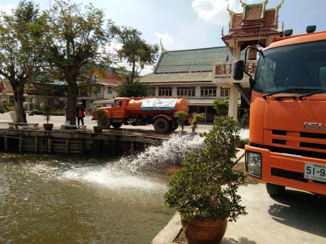 กรมชลฯ​ ขนน้ำช่วยชาวเชียงราย​ -​ อ่างทอง​ แล้งหนักมาก