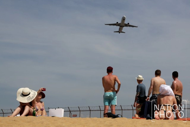 บินจากสุดขอบฟ้า มาใกล้ตาที่หาดไม้ขาว ภูเก็ต