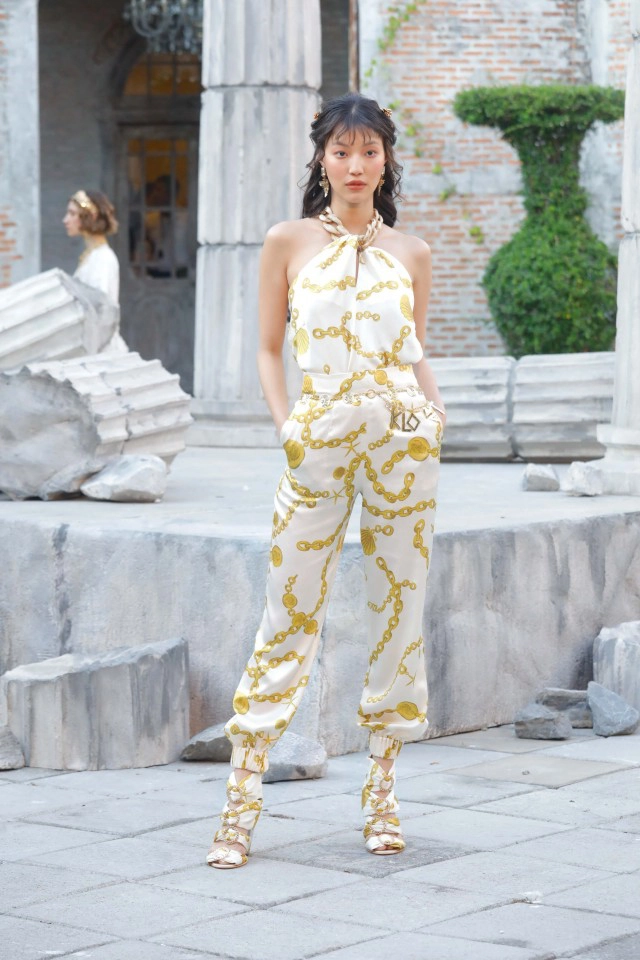 ต้าเหนิง-ออกแบบ โชว์สเต็ปเดินแบบในแฟชั่นโชว์ "KLOSET"