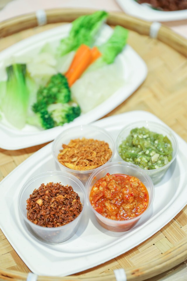 ม่วนอ๊ก ม่วนใจ๋ เหมือนได้แอ่วดอย ในงาน "กาดดอยตุง" ที่เซ็นทรัลชิดลม