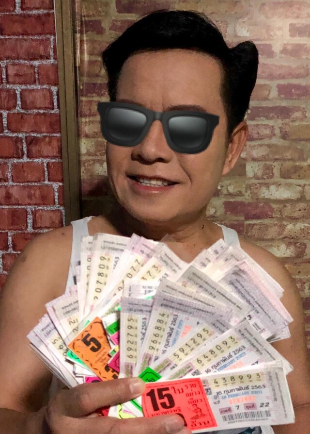 "มนต์สิทธิ์ คำสร้อย" โพสต์ภาพคู่ลอตเตอรี่งวดนี้ที่ไม่ถูกรางวัล!